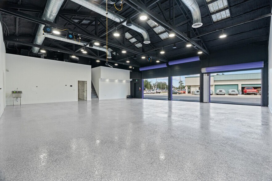More Photos Of 389 N Us-17-92, Longwood Auto Dealership For Lease