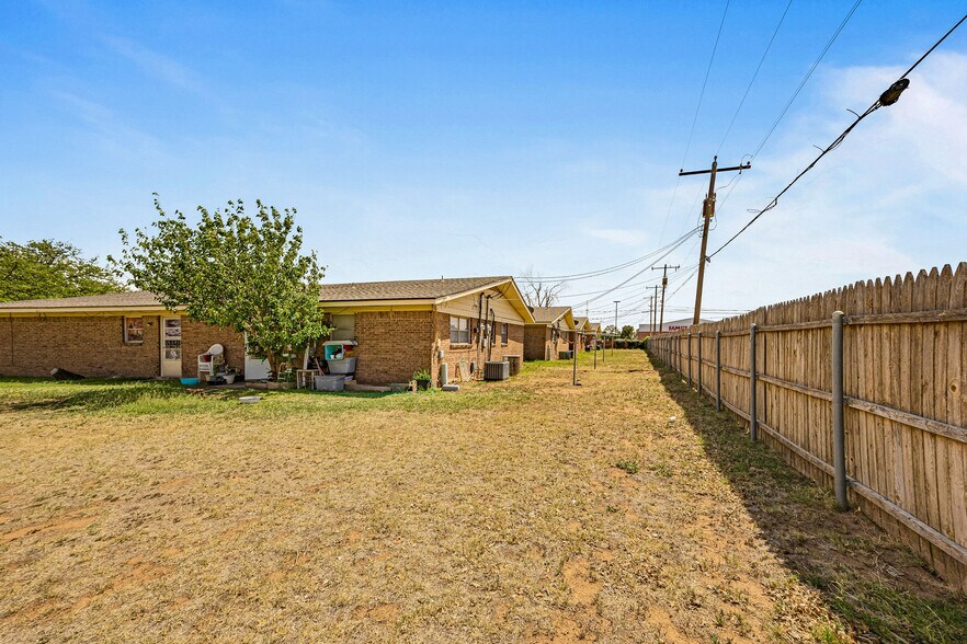 More Photos Of 501-524 Plaza Dr, Slaton Apartments For Sale