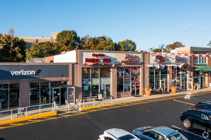 More Photos Of 87-95 Forest Ave, Glen Cove Storefront For Lease