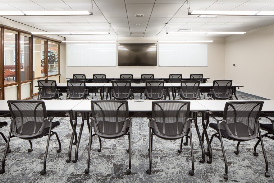 More Photos Of 400 Perimeter Center Ter, Atlanta Office For Lease