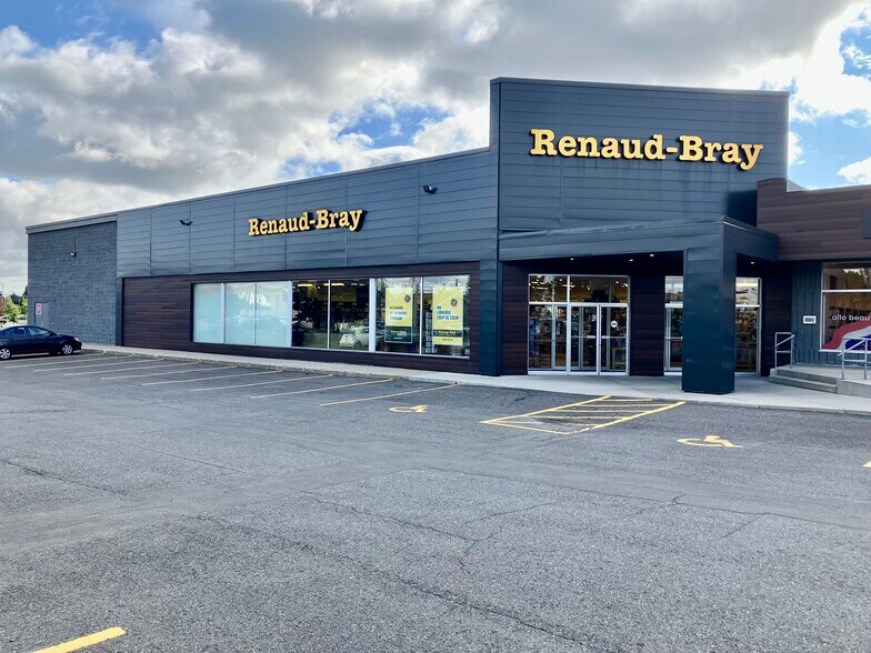 More Photos Of 520 Boul Saint-Joseph, Drummondville Storefront For Lease