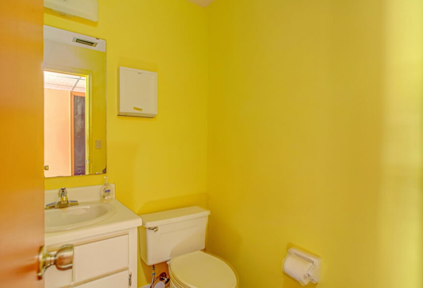 More Photos Of 7109 NW 11th Pl, Gainesville Medical For Sale