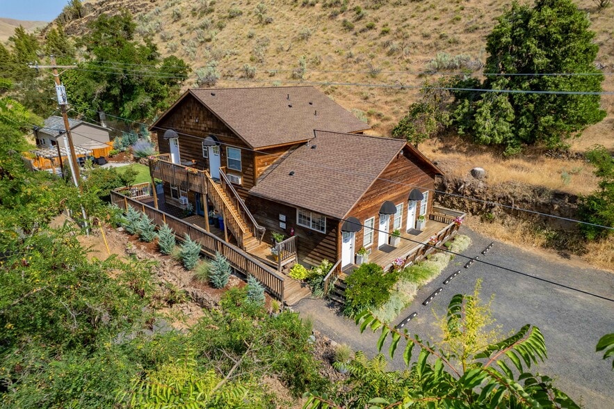 More Photos Of 210 Hartman Ave, Maupin Hotel For Sale