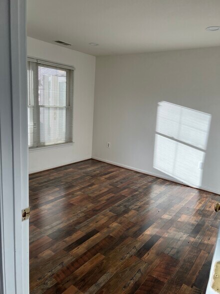 More Photos Of 10520 Warwick Ave, Fairfax Medical For Lease