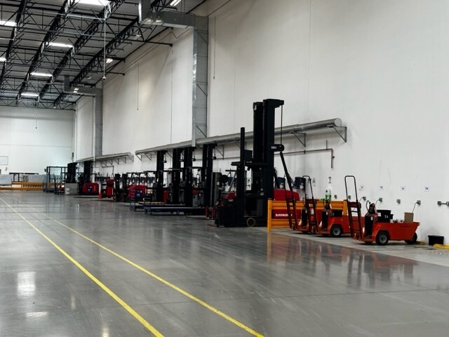 More Photos Of 3601 Fanucchi Way, Shafter Distribution For Lease