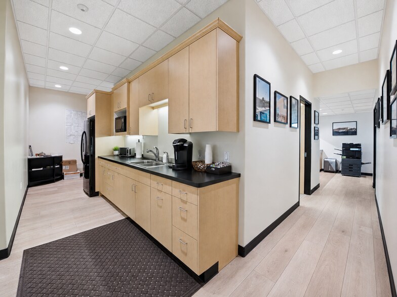 More Photos Of 1433 Arundell Ave, Ventura Manufacturing For Sale
