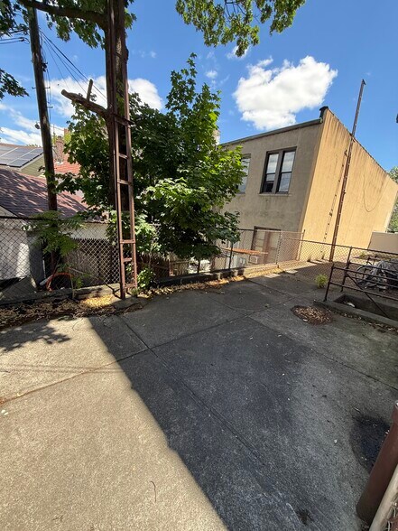 More Photos Of 8161 Woodhaven Blvd, Glendale Apartments For Sale