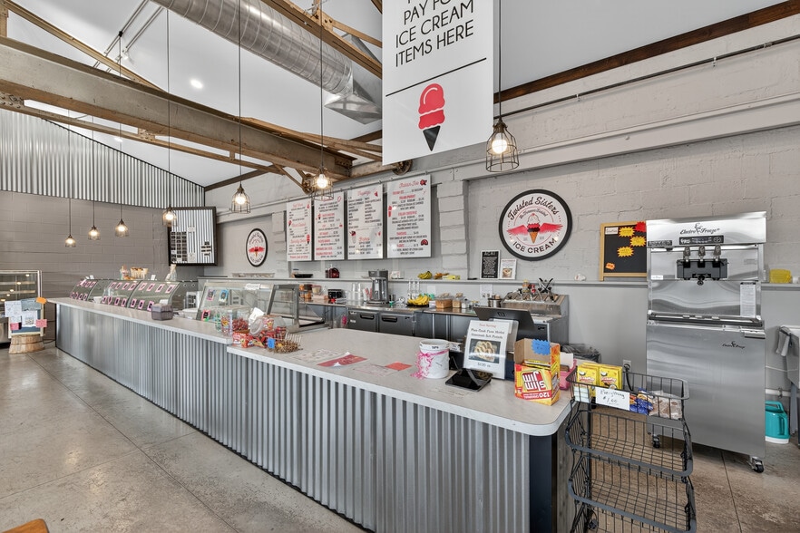 More Photos Of 51 N Main St, Manheim General Retail For Sale