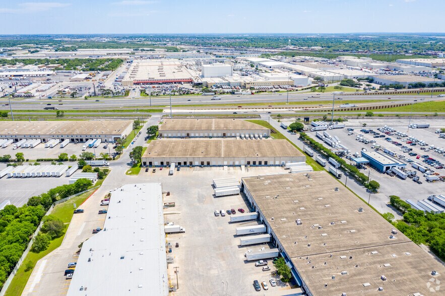 More Photos Of 4400-4448 Tejasco, San Antonio Manufacturing For Lease