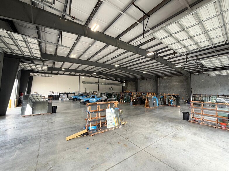 More Photos Of 5530 W Sam Houston Pky N, Houston Showroom For Sale