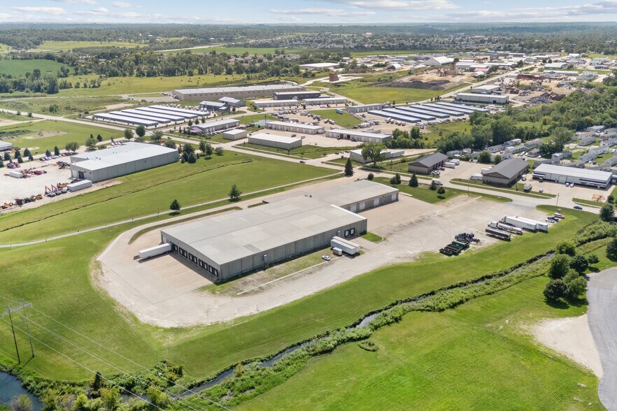 More Photos Of 625 44th St, Marion Distribution For Sale