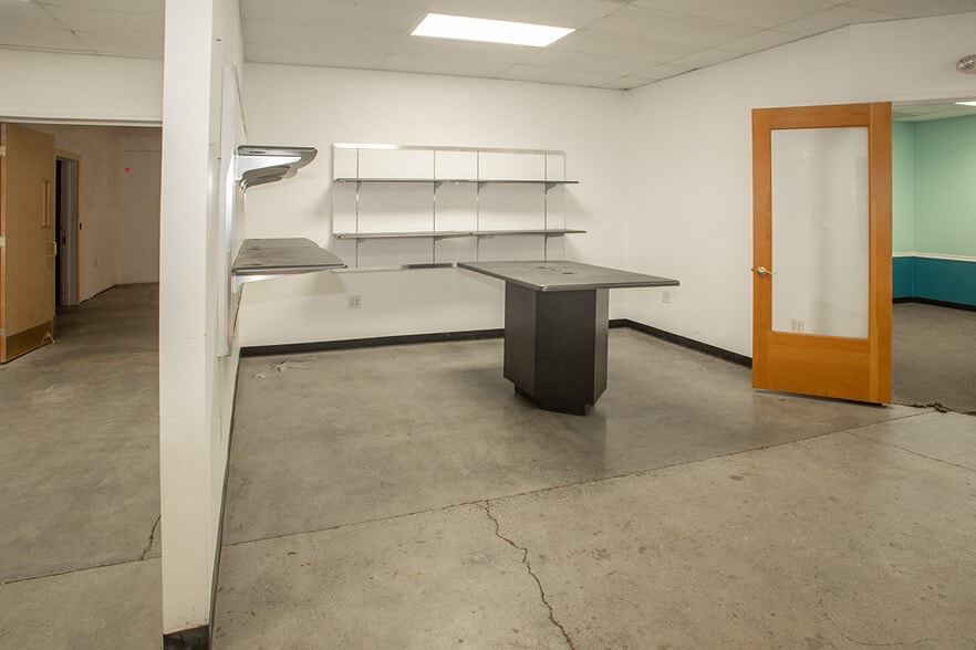 More Photos Of 2029 Broadway St, Eureka Storefront Retail Office For Sale