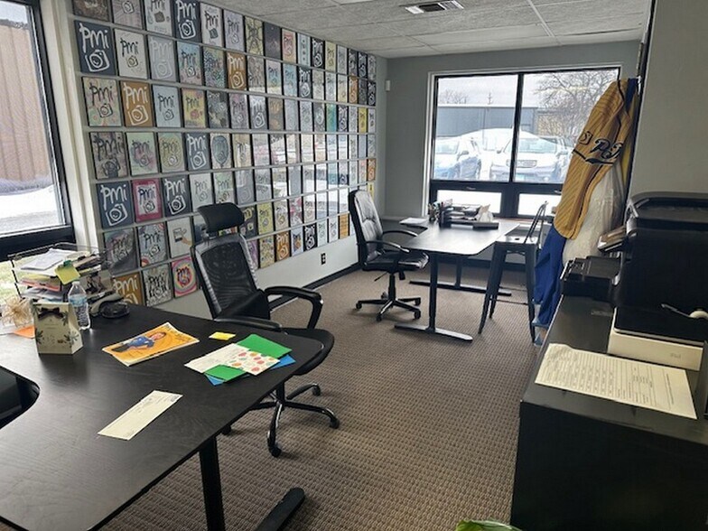 More Photos Of 455-457 S Dartmoor Dr, Crystal Lk, Crystal Lake Warehouse For Sale