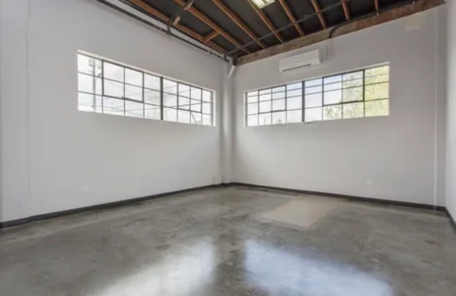 More Photos Of 2117 NE Oregon St, Portland Showroom For Lease