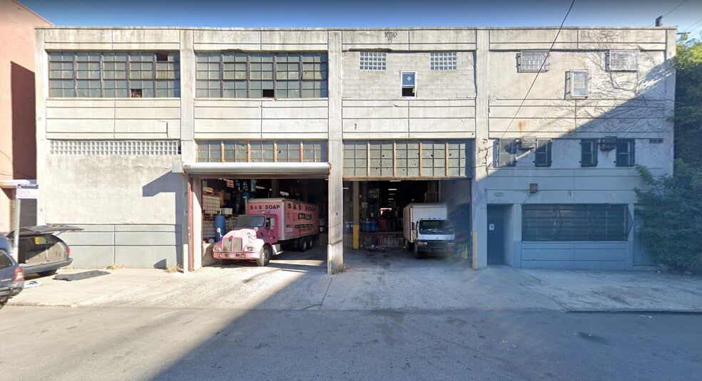 More Photos Of 815 E 135th St, Bronx Warehouse For Lease