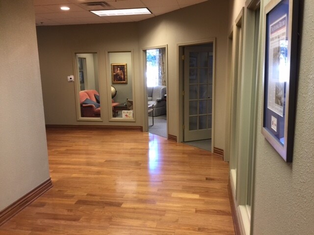 More Photos Of 2800-2828 W Country Club Dr, Oklahoma City General Retail For Lease