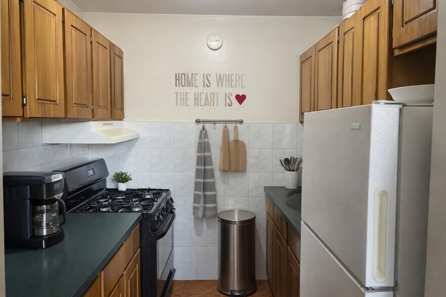 More Photos Of 233 Utica Ave, Brooklyn Storefront Retail Residential For Sale