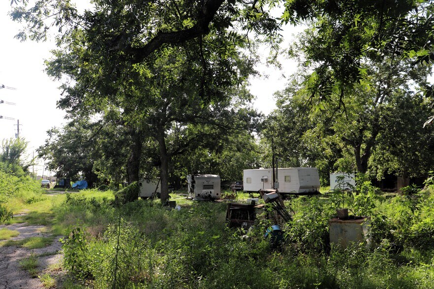 More Photos Of 427 Proctor Rd, Baytown Industrial For Sale