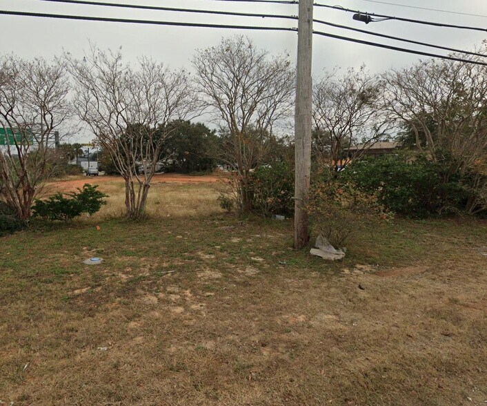 More Photos Of 801 Gulf Breeze Pky, Gulf Breeze Land For Lease