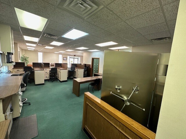 More Photos Of 39 Triangle St, Martin Bank For Lease