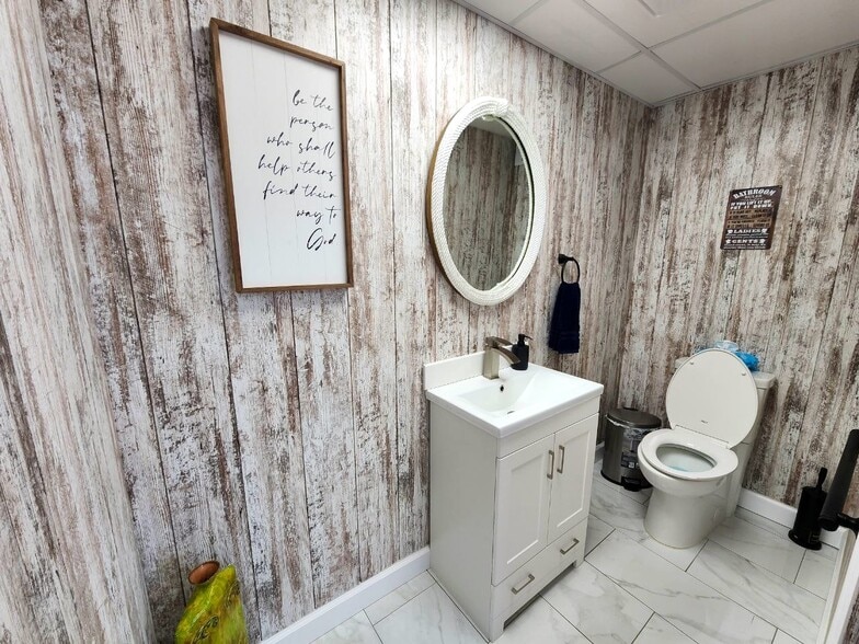 More Photos Of 7511 Leavenworth Rd, Kansas City Auto Repair For Sale