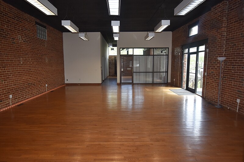 More Photos Of 804 Central Ave, Chattanooga Storefront For Lease