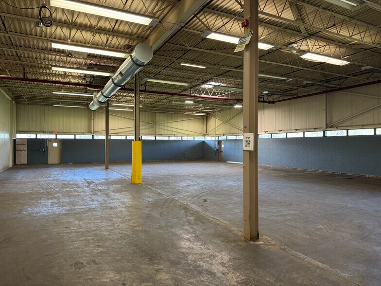 More Photos Of 800 Baker Rd, Dexter Warehouse For Lease