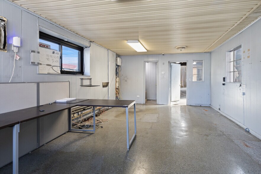 More Photos Of 10 W Sandford Blvd, Mount Vernon Manufacturing For Sale