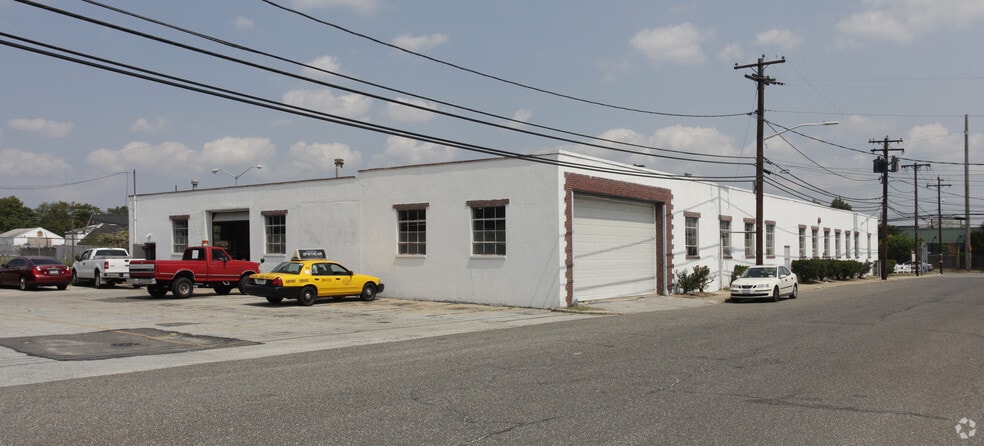More Photos Of 100 New South Rd, Hicksville Manufacturing For Lease