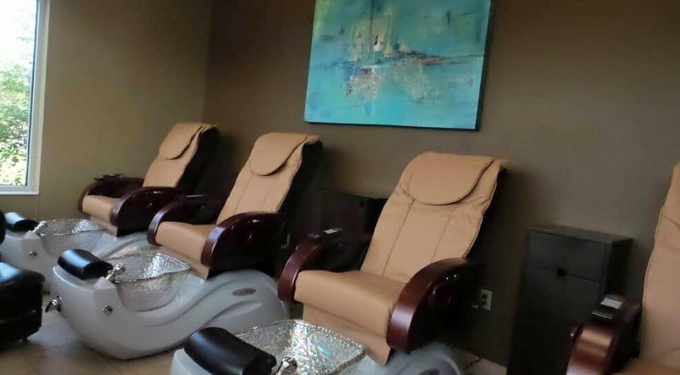 More Photos Of 7535 Burlington Pike, Florence Freestanding For Sale