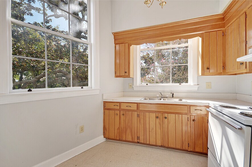 More Photos Of 635 E Bay St, Charleston Office Residential For Lease