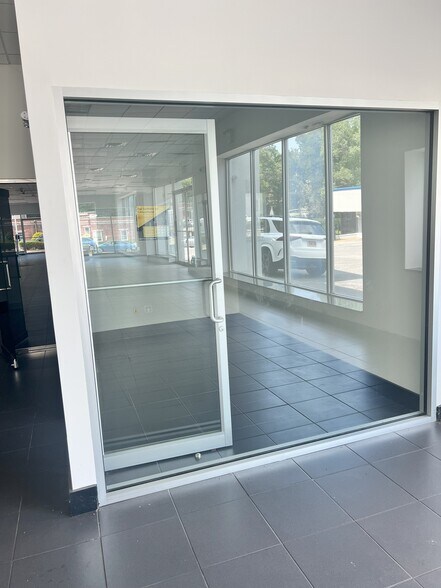 More Photos Of 1245 Central Park Ave, Yonkers Auto Dealership For Lease