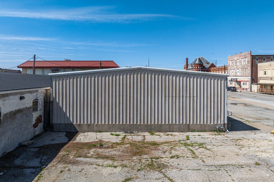 More Photos Of 624 S 7th St, Saint Joseph Industrial For Sale