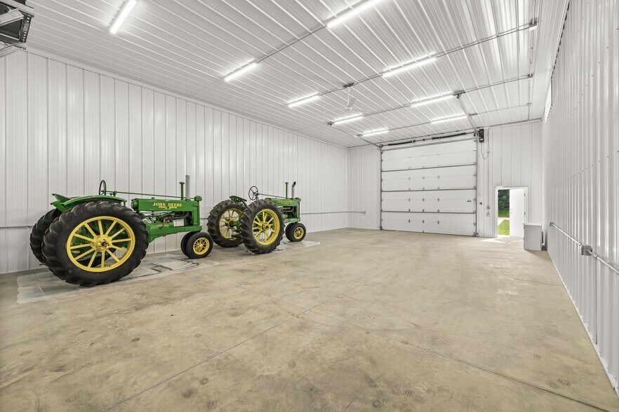 More Photos Of 1836 Ellis Rd, Custer Warehouse For Sale