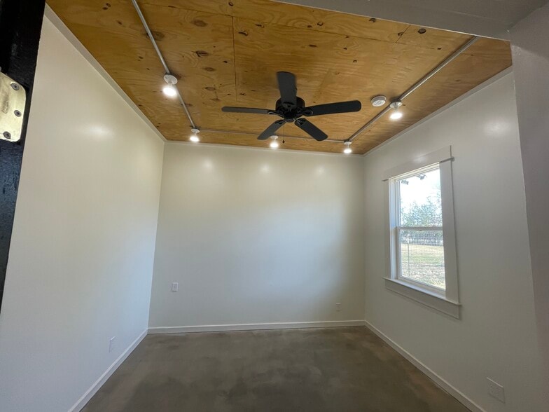 More Photos Of 1300 Martin Luther King Blvd,, La Marque Service For Sale