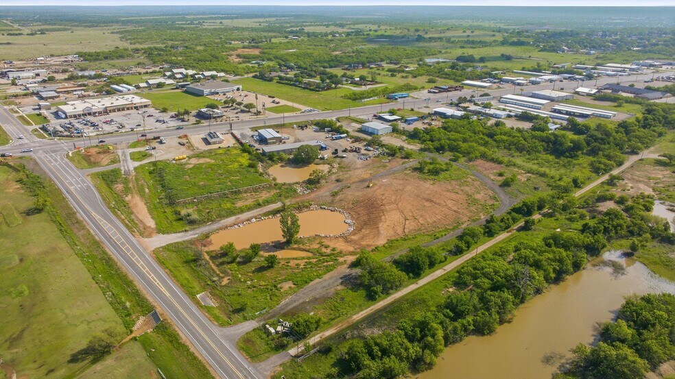 More Photos Of 3429 W Walker St, Breckenridge Warehouse For Sale