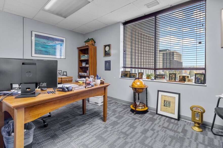 More Photos Of 12-18 N Delaware St, Indianapolis Office For Sale