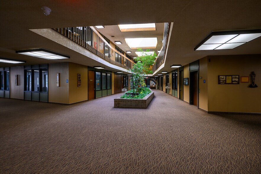 More Photos Of 9100 S Sepulveda Blvd, Los Angeles Office For Lease