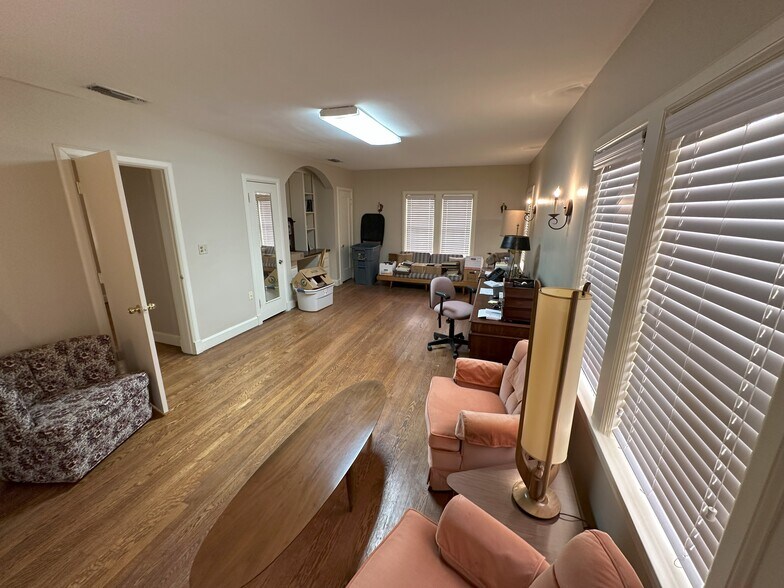 More Photos Of 2405 Broadway St, Lubbock Office For Sale