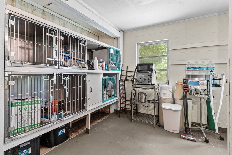 More Photos Of 3522 James B White Hwy, Whiteville Veterinarian Kennel For Sale