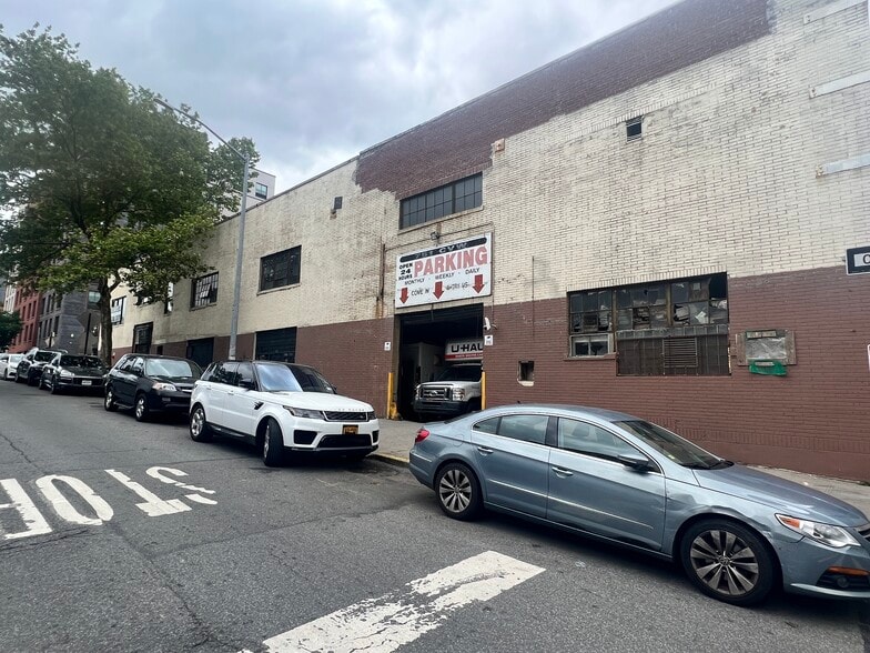 More Photos Of 751 Concourse Village West, Bronx Warehouse For Lease