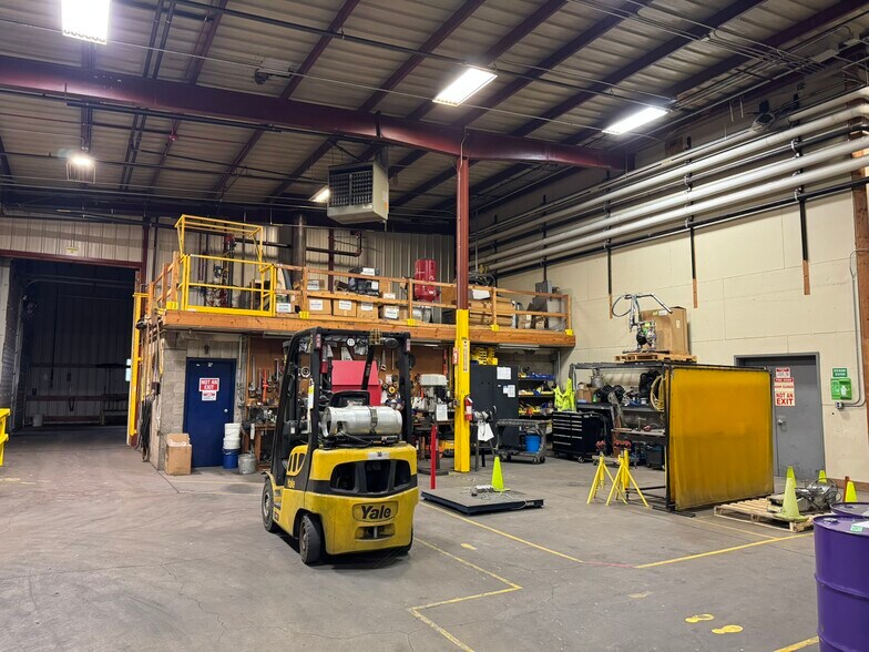 More Photos Of 100 S Broadway, Belgrade Distribution For Sale