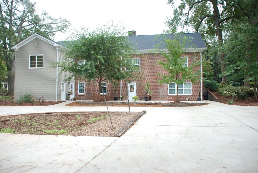 More Photos Of 173 S Lee St, Forsyth Assisted Living For Lease