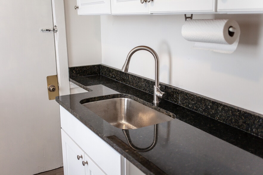 More Photos Of 819 Colonial Ave, Norfolk Apartments For Sale