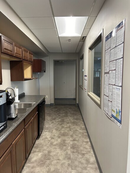 More Photos Of 103 Bradford Rd, Wexford Medical For Lease