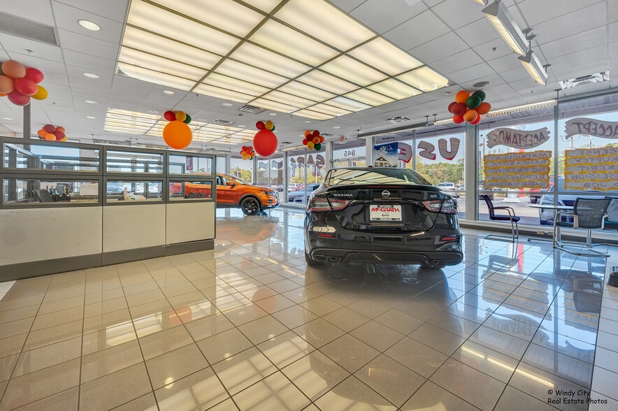 More Photos Of 945 E Chicago St, Elgin Auto Dealership For Sale