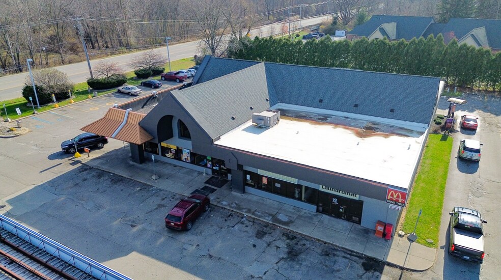 More Photos Of 7518 Lapeer Rd, Davison Service Station For Lease