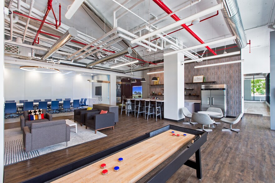 More Photos Of 8614 Westwood Center Dr, Vienna Office For Lease