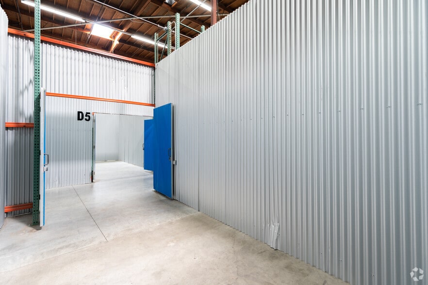 More Photos Of 4901-4911 Central Ave, Richmond Showroom For Lease