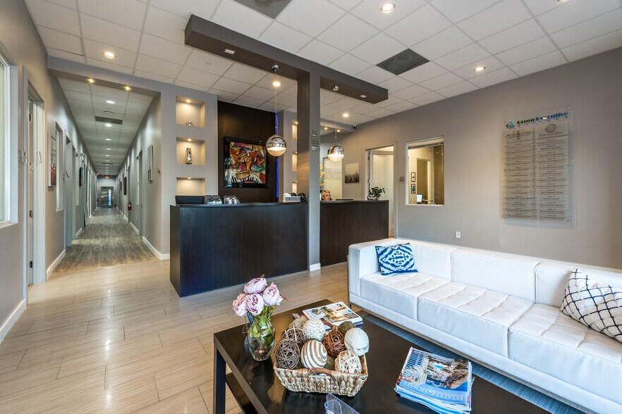 More Photos Of 1946 Tyler St, Hollywood Office For Lease